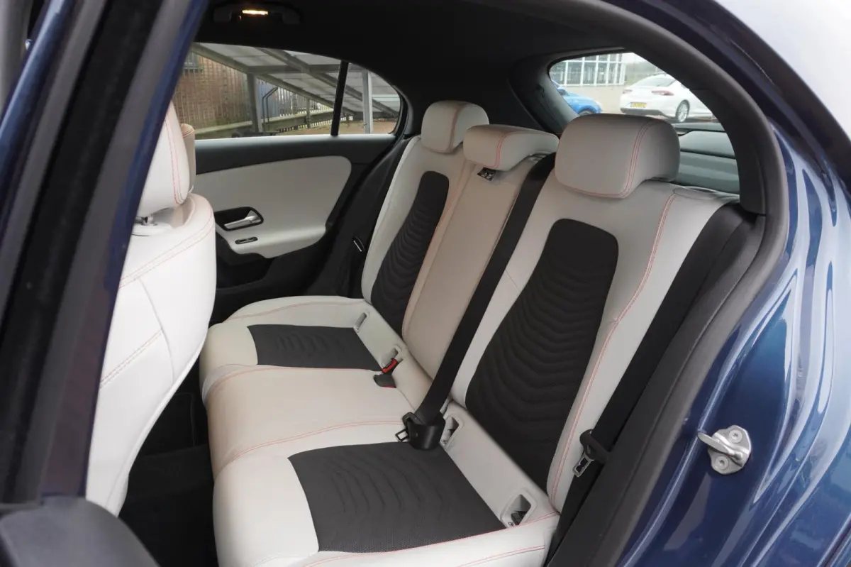 250 e Business Line PHEV / Camera / Navi / Stoelverwarm. / LED / SUPER PRIJS + APK 10-2028