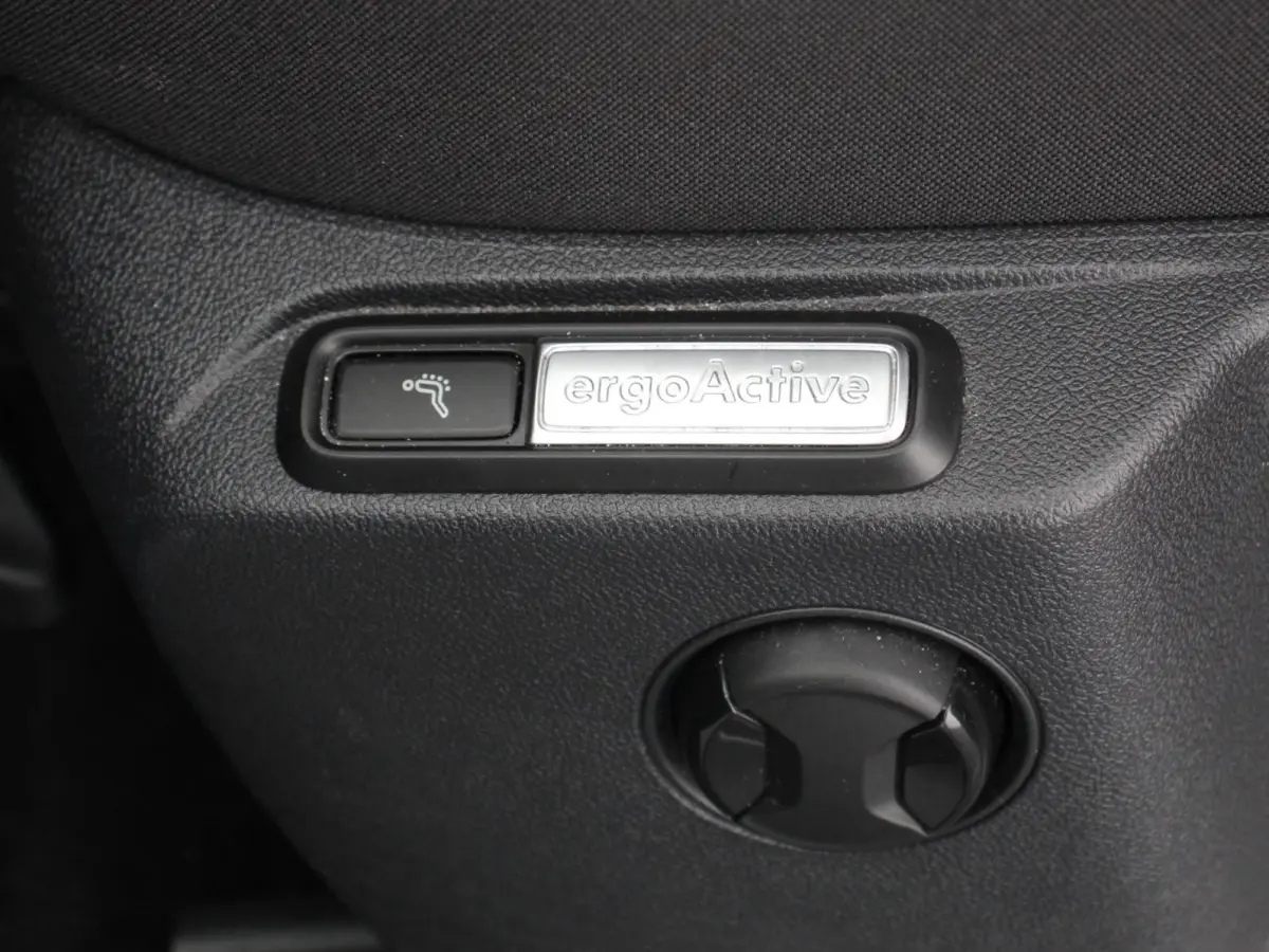 1.5 TSI Comfortline Team DSG Navigatie  Apple carplay/Android Auto  Climate Control  Camera  Lane Assist  Virtual Cockpit  Winterpakket  Adaptive Cruise control  Lichtmetalen Velgen