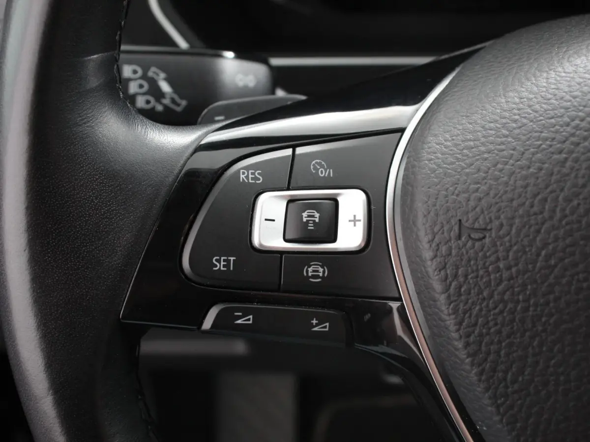 1.5 TSI Comfortline Team DSG Navigatie  Apple carplay/Android Auto  Climate Control  Camera  Lane Assist  Virtual Cockpit  Winterpakket  Adaptive Cruise control  Lichtmetalen Velgen