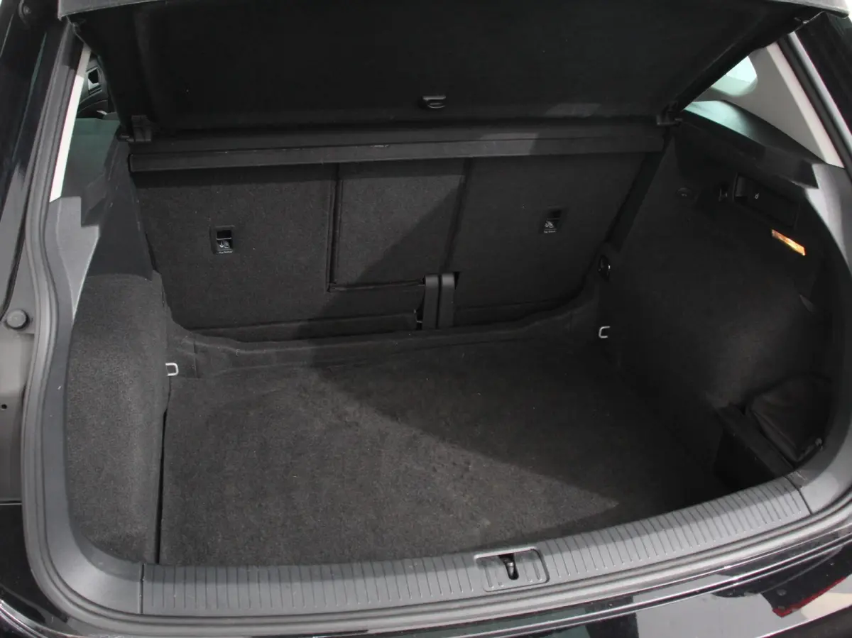 1.5 TSI Comfortline Team DSG Navigatie  Apple carplay/Android Auto  Climate Control  Camera  Lane Assist  Virtual Cockpit  Winterpakket  Adaptive Cruise control  Lichtmetalen Velgen