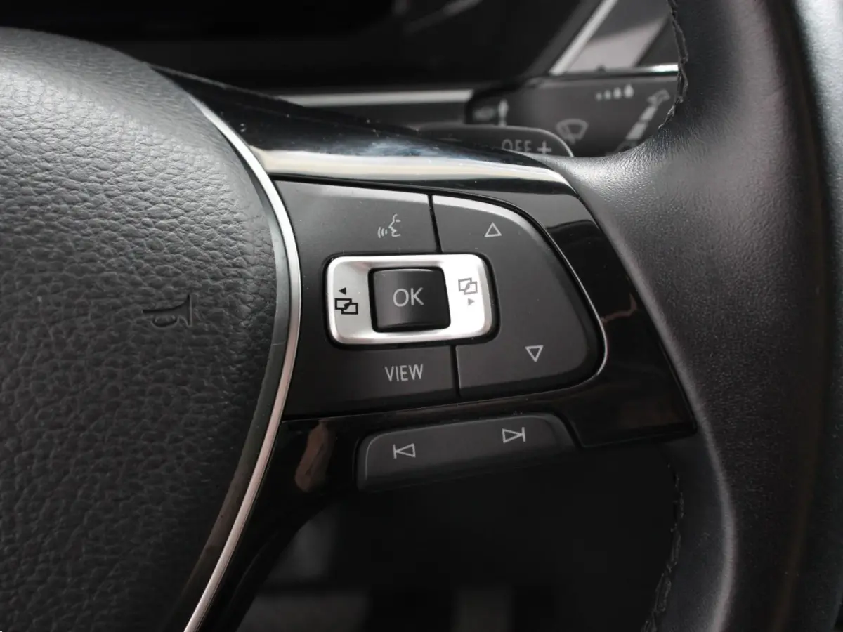 1.5 TSI Comfortline Team DSG Navigatie  Apple carplay/Android Auto  Climate Control  Camera  Lane Assist  Virtual Cockpit  Winterpakket  Adaptive Cruise control  Lichtmetalen Velgen