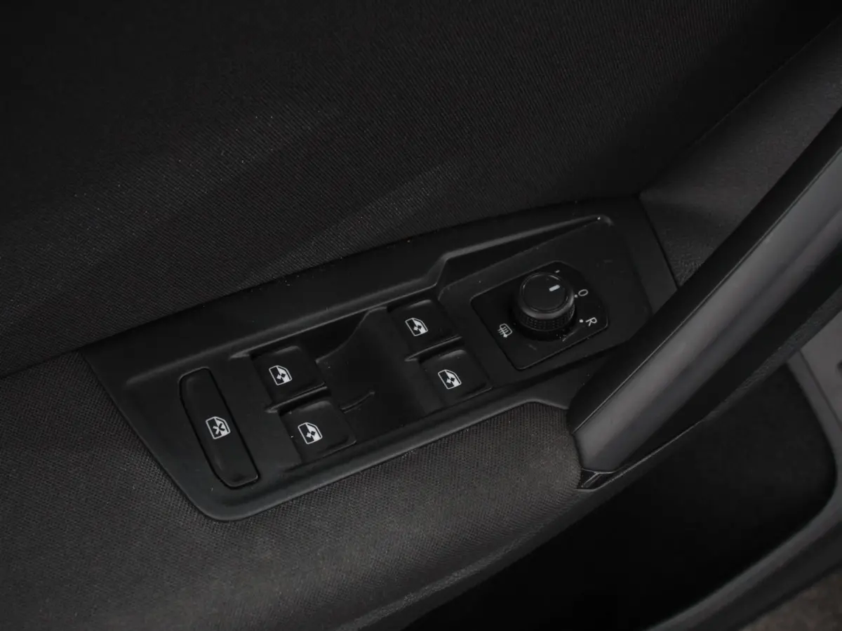 1.5 TSI Comfortline Team DSG Navigatie  Apple carplay/Android Auto  Climate Control  Camera  Lane Assist  Virtual Cockpit  Winterpakket  Adaptive Cruise control  Lichtmetalen Velgen