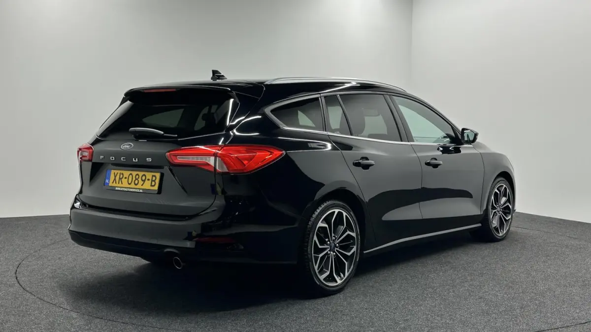 1.0 EcoBoost Titanium Business PANO LEER CRUISE NAVI CARPLAY ECC.