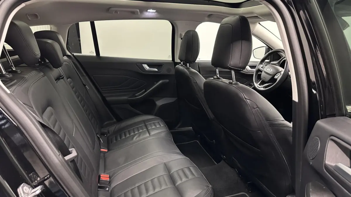 1.0 EcoBoost Titanium Business PANO LEER CRUISE NAVI CARPLAY ECC.