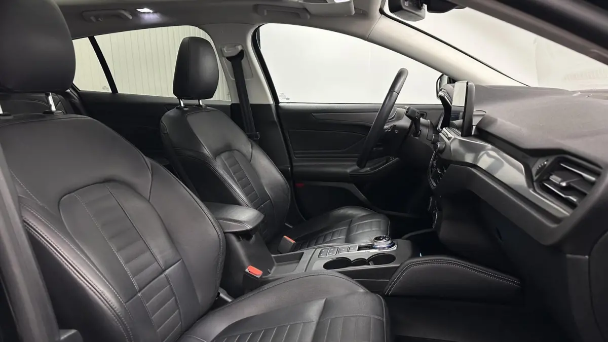 1.0 EcoBoost Titanium Business PANO LEER CRUISE NAVI CARPLAY ECC.