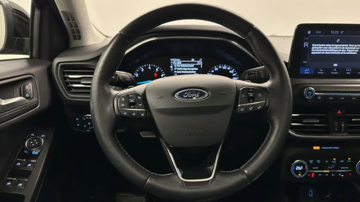 1.0 EcoBoost Titanium Business PANO LEER CRUISE NAVI CARPLAY ECC.