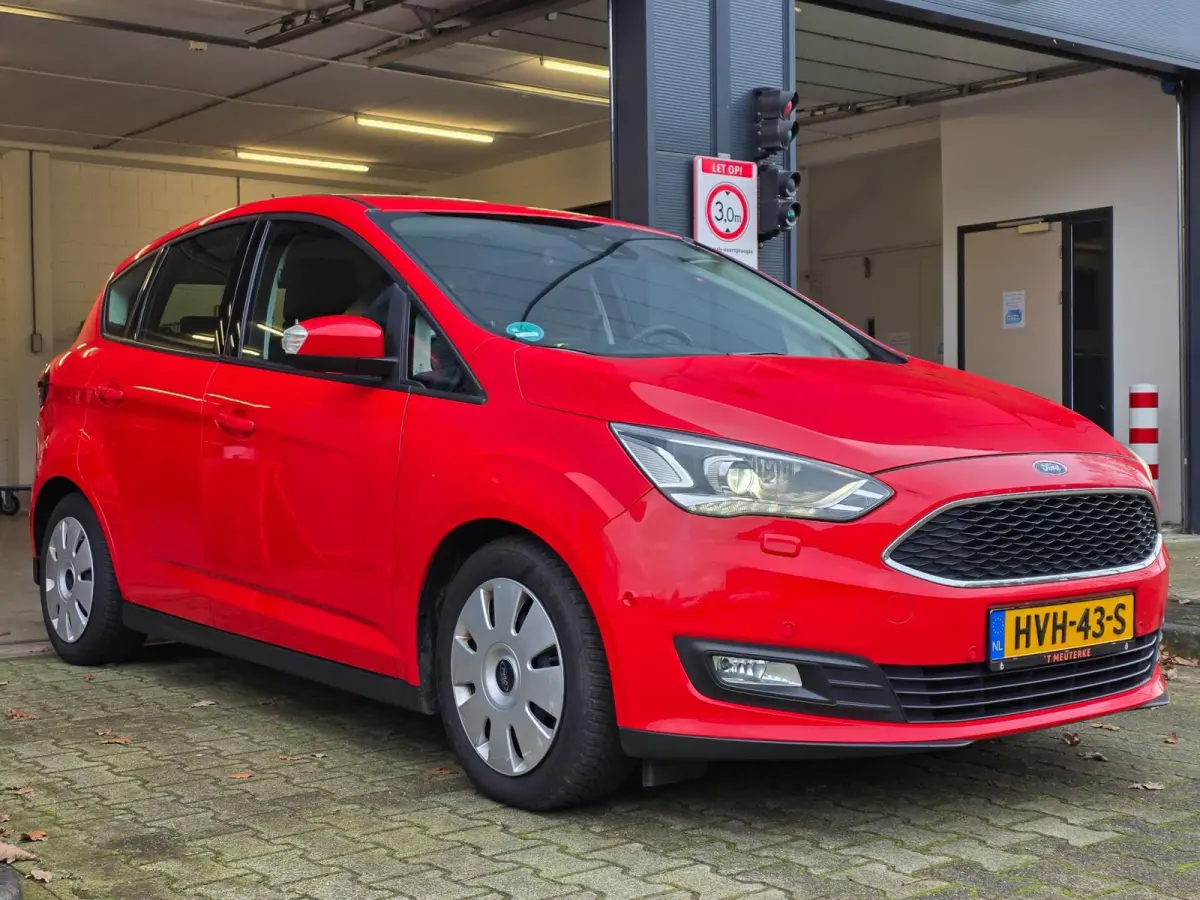 1.5 Titanium / NWE DISTR.RIEM + OH.BEURT !! / 150 PK / AFN.TREKHAAK / SENSOREN V+A / CARPLAY / INCL. GARANTIE !