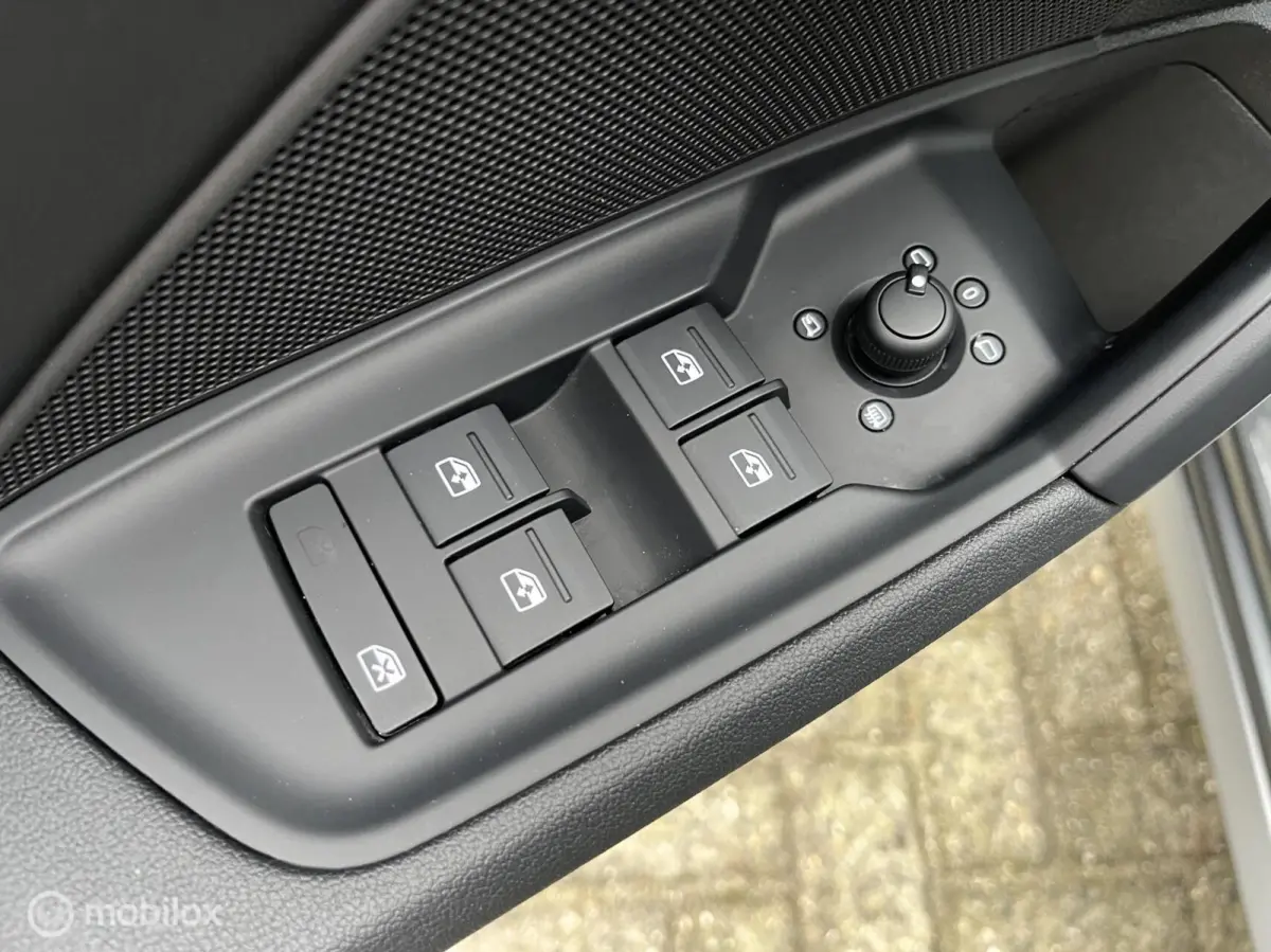 35 TFSI S-LINE*LEDER*NAVI*CARPLAY*ACC*PDC*