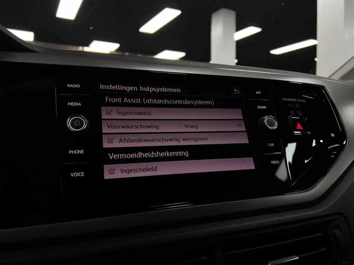 1.0 TSI | PDC | Airco | 95PK| Carplay | LED|