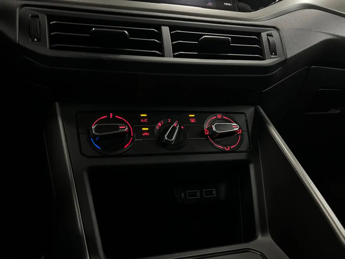 1.0 TSI | PDC | Airco | 95PK| Carplay | LED|