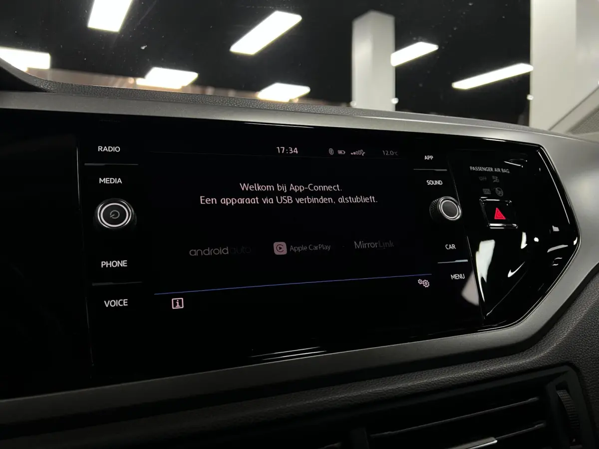 1.0 TSI | PDC | Airco | 95PK| Carplay | LED|