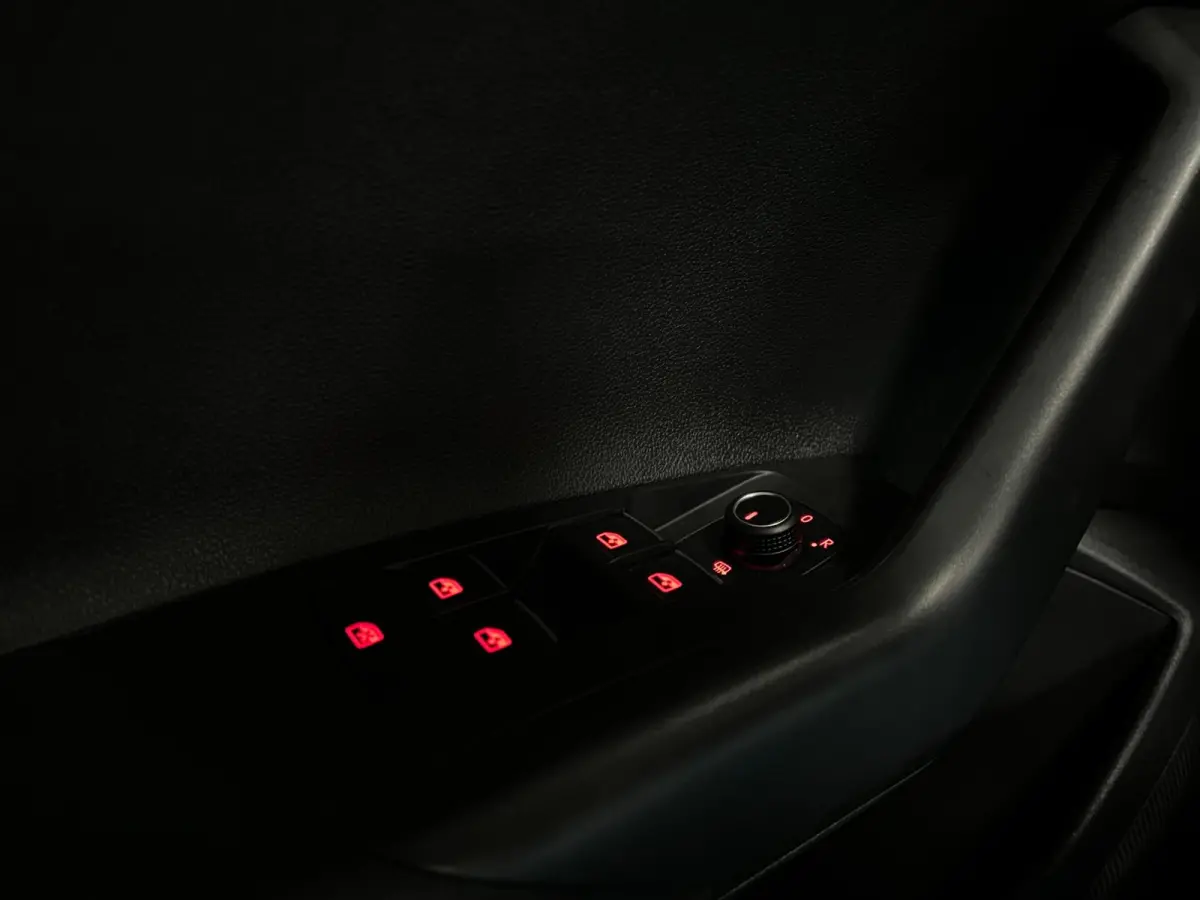 1.0 TSI | PDC | Airco | 95PK| Carplay | LED|
