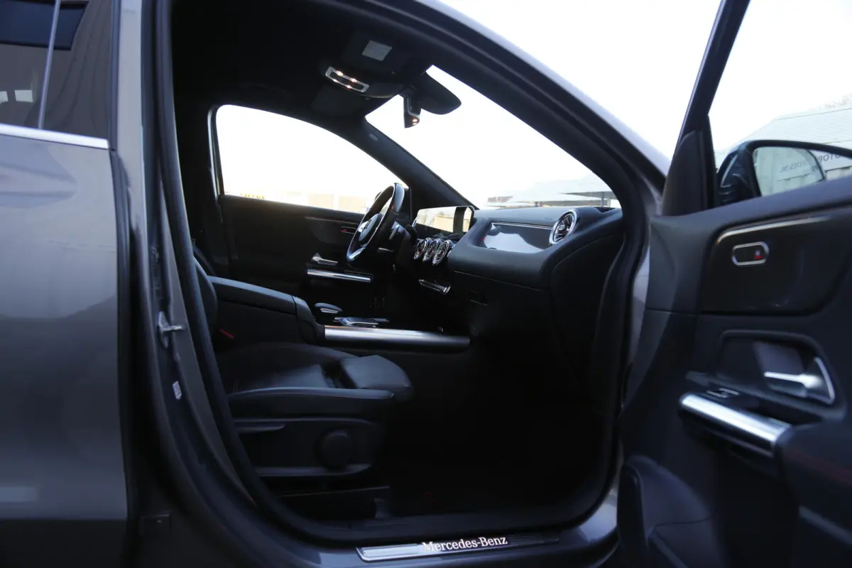 250 e AMG Edition Plug in hybride*Perfect Onderh.*Sfeerverl./Leder/Stoelverw./Camera/LED/Elek. Achterklep/DAB/Standkachel/Rijstrook/Parkeersens.V+A/20 inch LM*