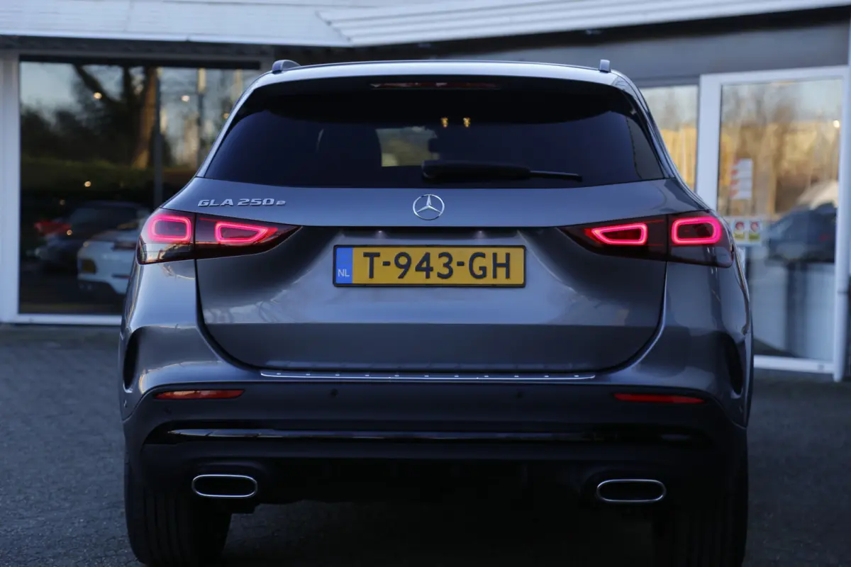250 e AMG Edition Plug in hybride*Perfect Onderh.*Sfeerverl./Leder/Stoelverw./Camera/LED/Elek. Achterklep/DAB/Standkachel/Rijstrook/Parkeersens.V+A/20 inch LM*