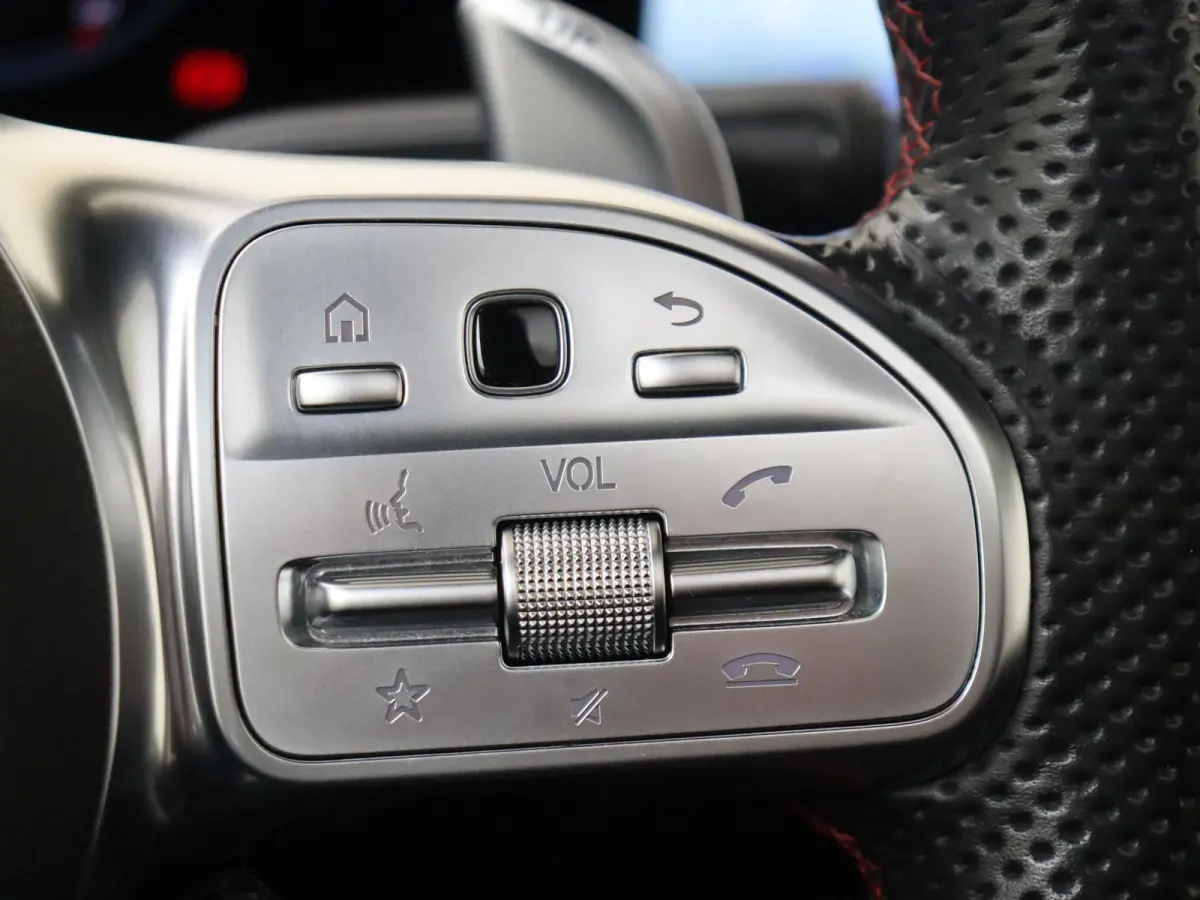 AMG 35 4MATIC Premium Plus /Panoramadak /Burmester 3D /Distronic /360 Camera
