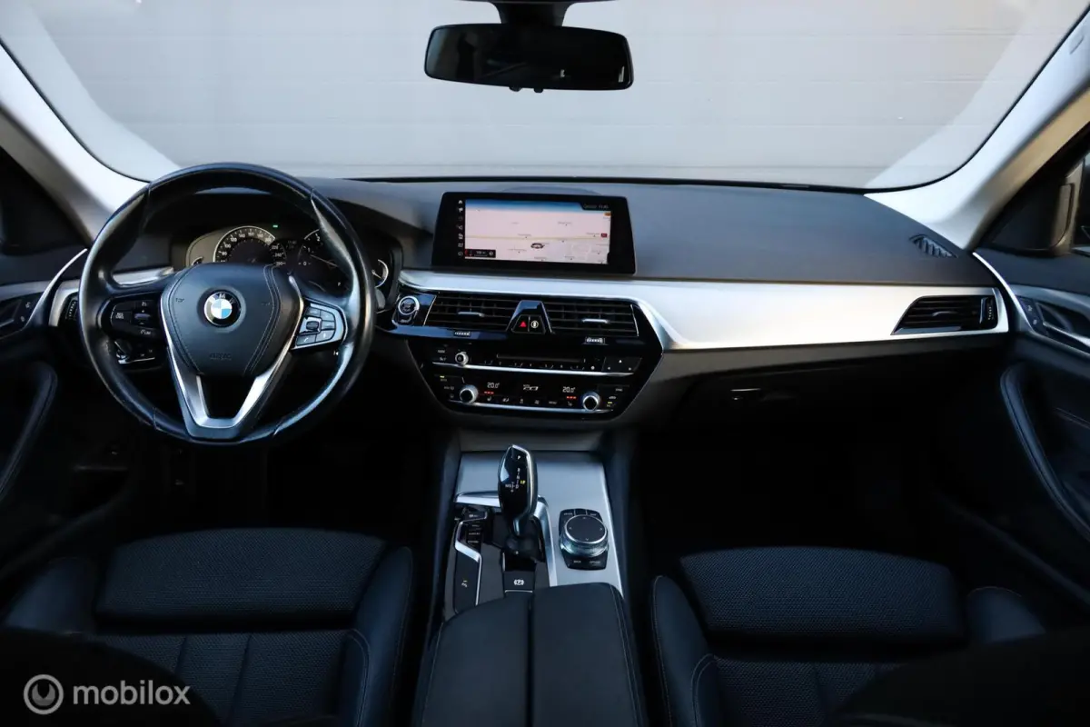 530i|Dealer|Carplay|PDC|Stoelverwarming|