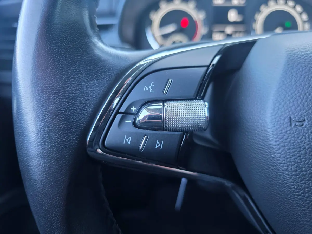 1.5 TSI ACT Sport Business | Met o.a. achteruitrijcamera, AppleCarPlay/AndroidAuto, navigatie en cruise control