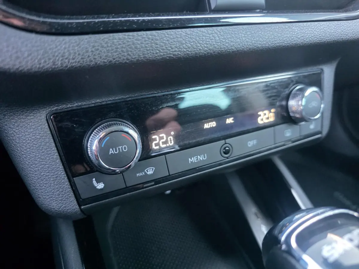 1.5 TSI ACT Sport Business | Met o.a. achteruitrijcamera, AppleCarPlay/AndroidAuto, navigatie en cruise control