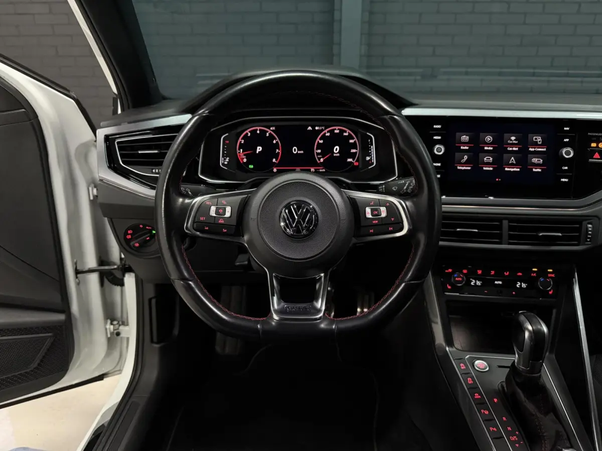2.0 GTI | Pano | Beats | CarPlay | Milltek