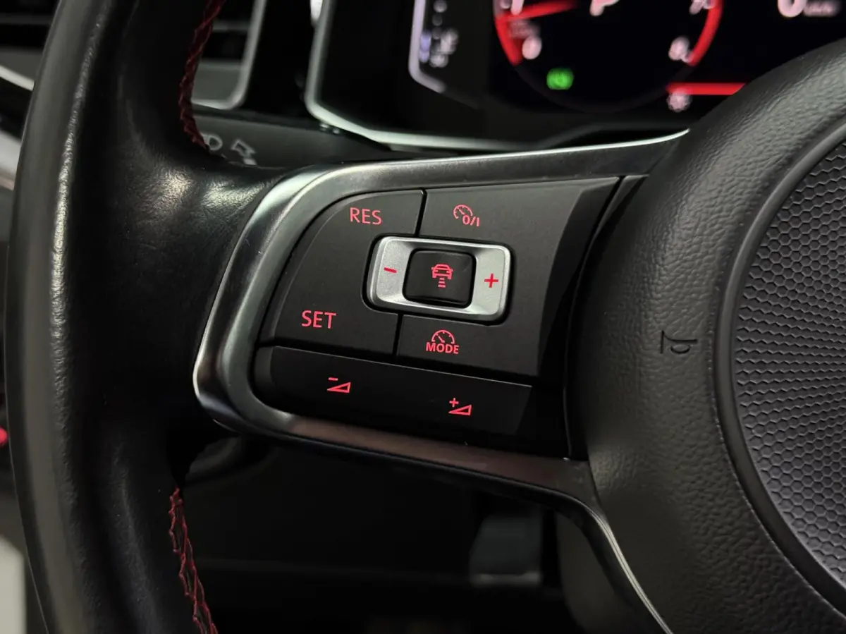 2.0 GTI | Pano | Beats | CarPlay | Milltek