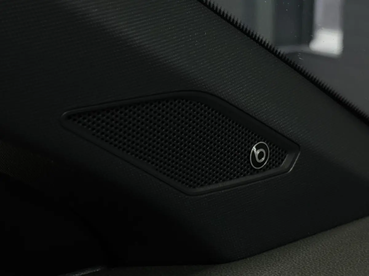 2.0 GTI | Pano | Beats | CarPlay | Milltek
