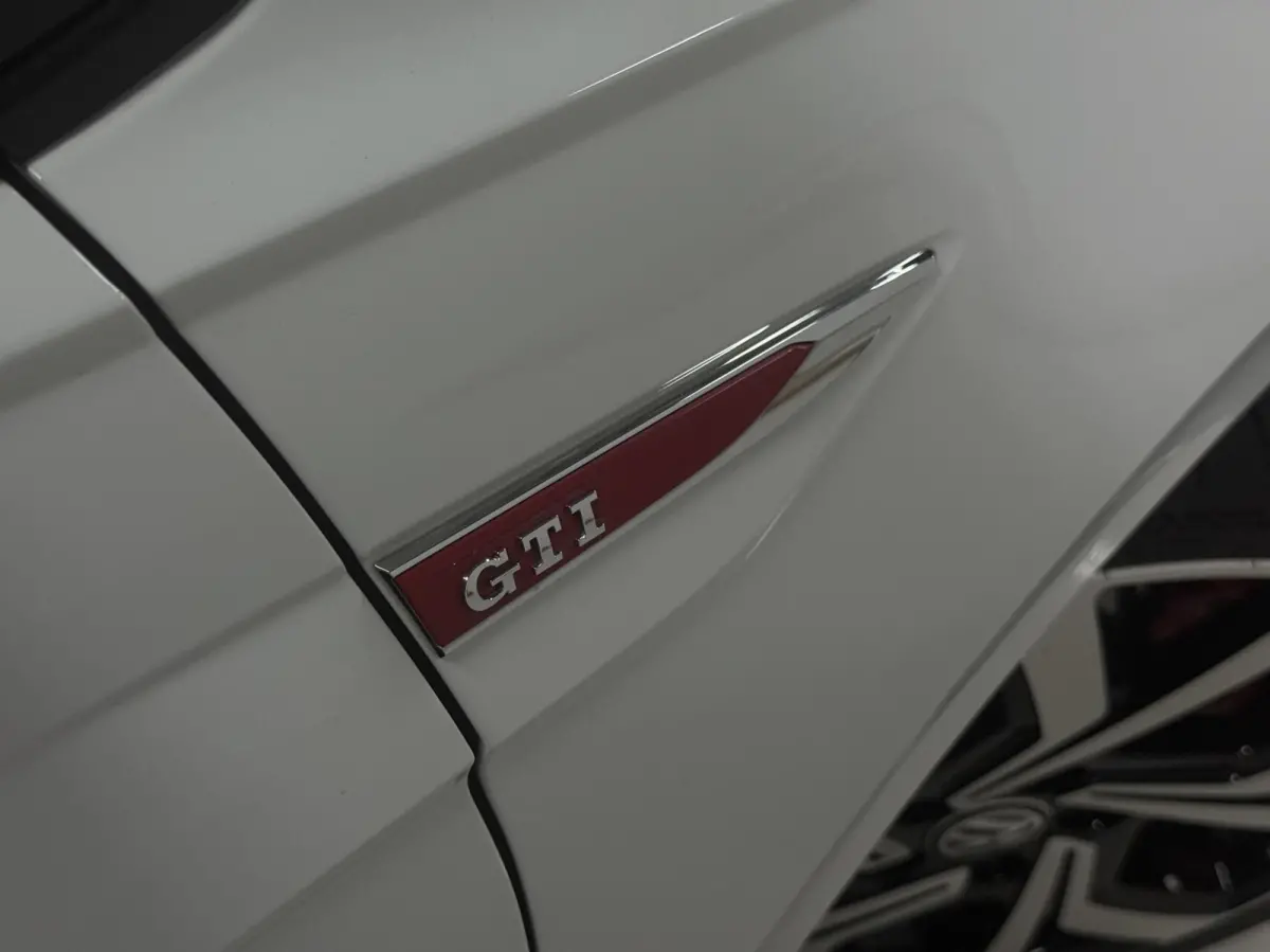 2.0 GTI | Pano | Beats | CarPlay | Milltek