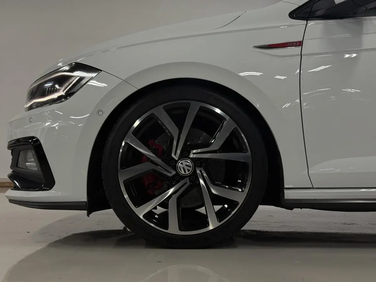 2.0 GTI | Pano | Beats | CarPlay | Milltek