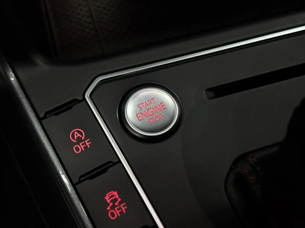 2.0 GTI | Pano | Beats | CarPlay | Milltek