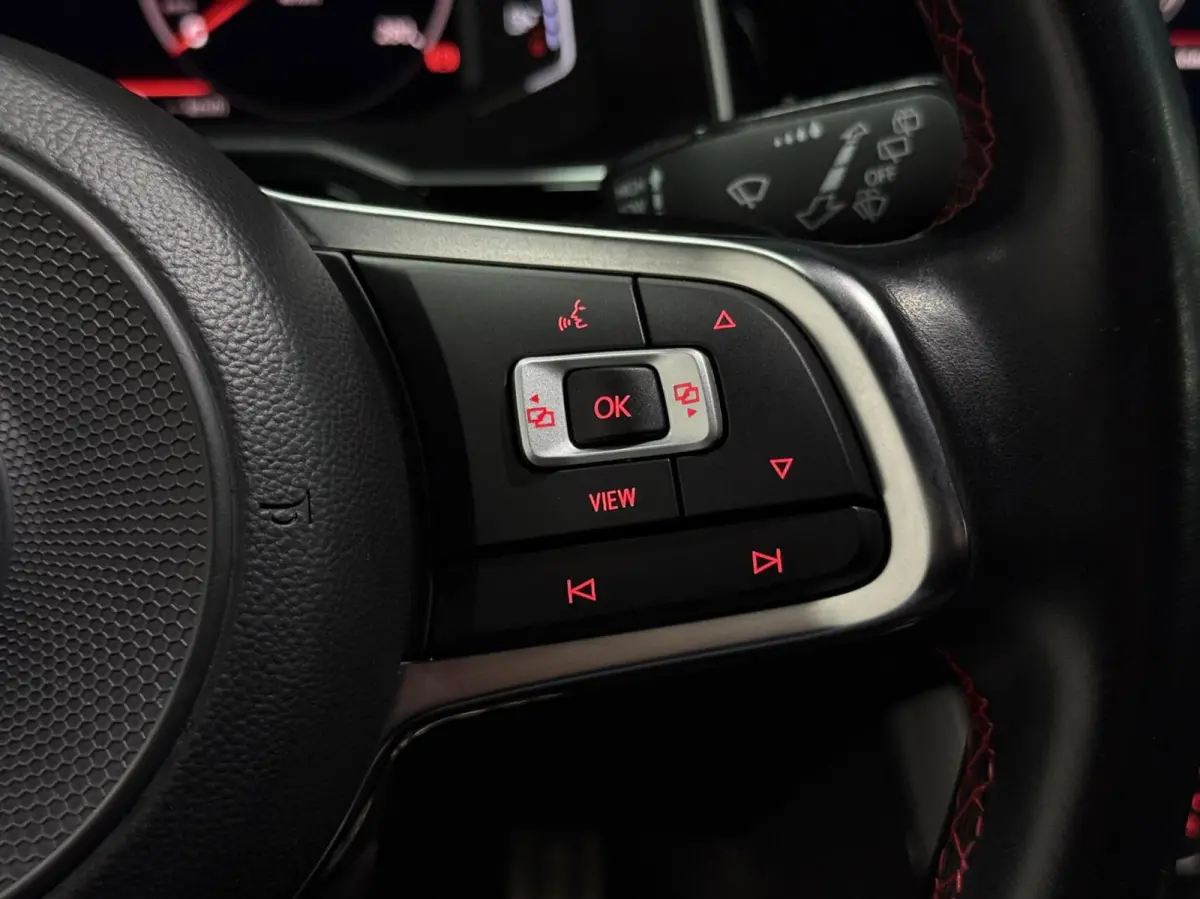 2.0 GTI | Pano | Beats | CarPlay | Milltek