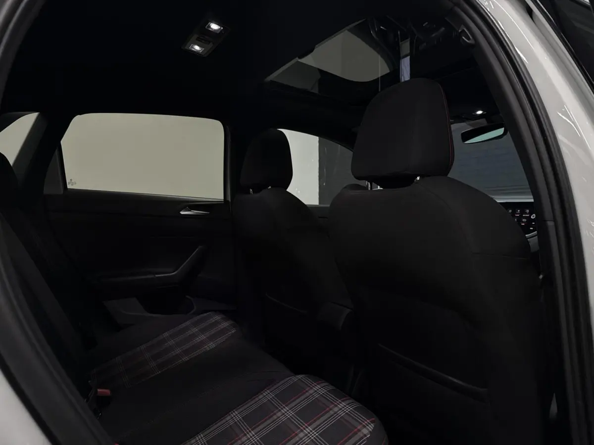 2.0 GTI | Pano | Beats | CarPlay | Milltek