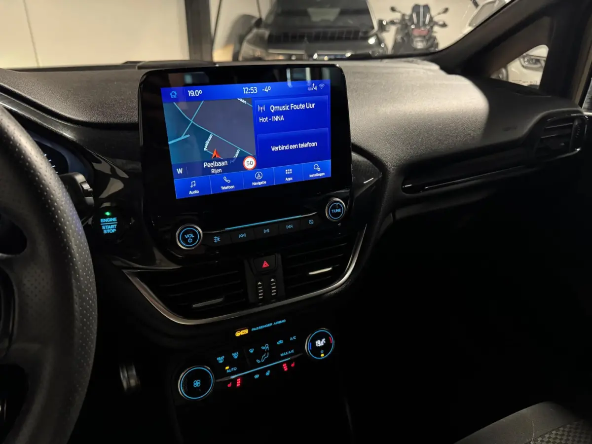 1.0 EcoBoost ST-Line KEYLESS PDC NAVI