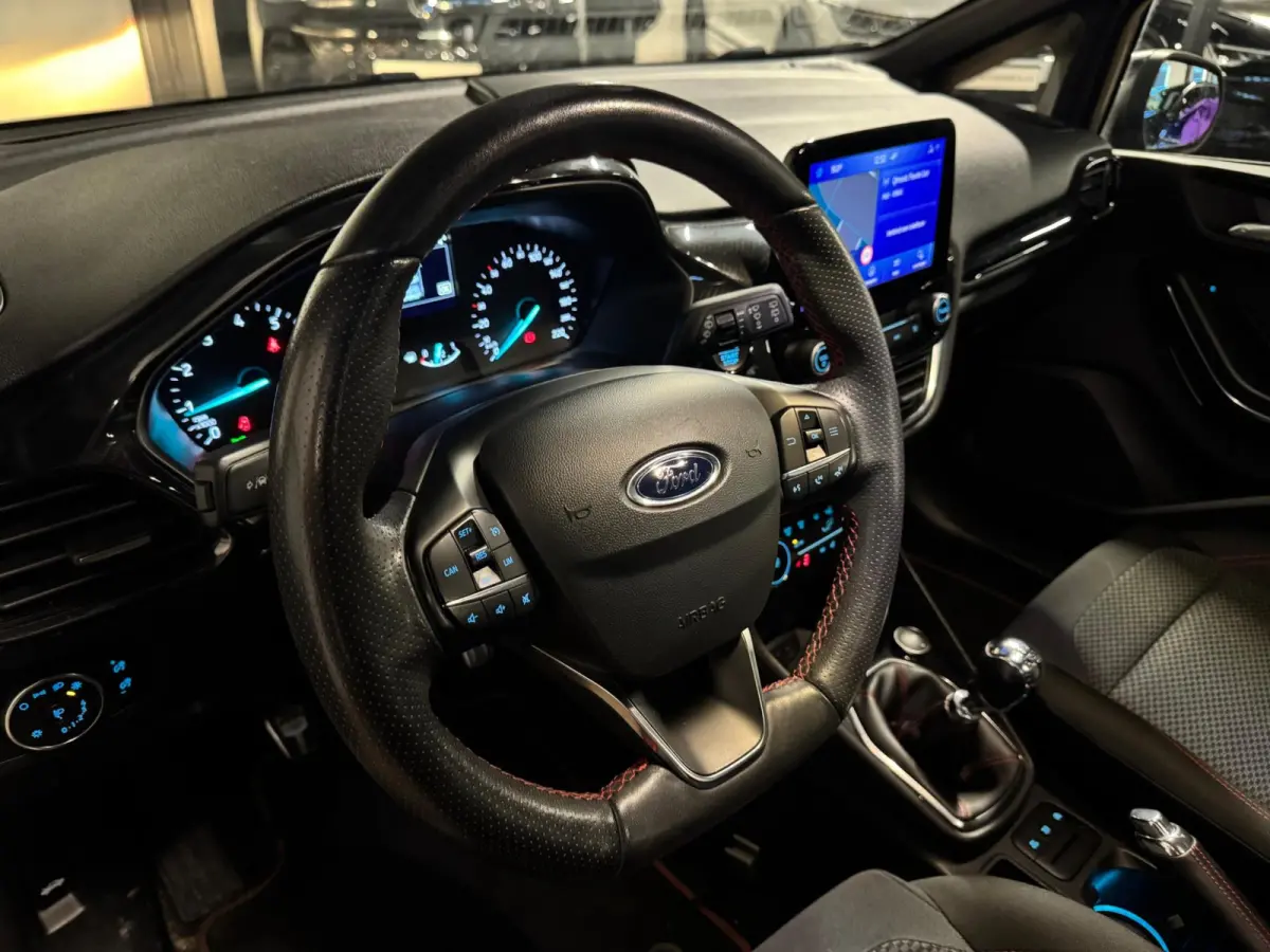 1.0 EcoBoost ST-Line KEYLESS PDC NAVI