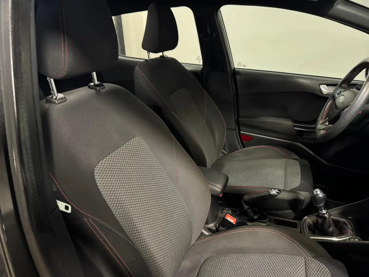 1.0 EcoBoost ST-Line KEYLESS PDC NAVI