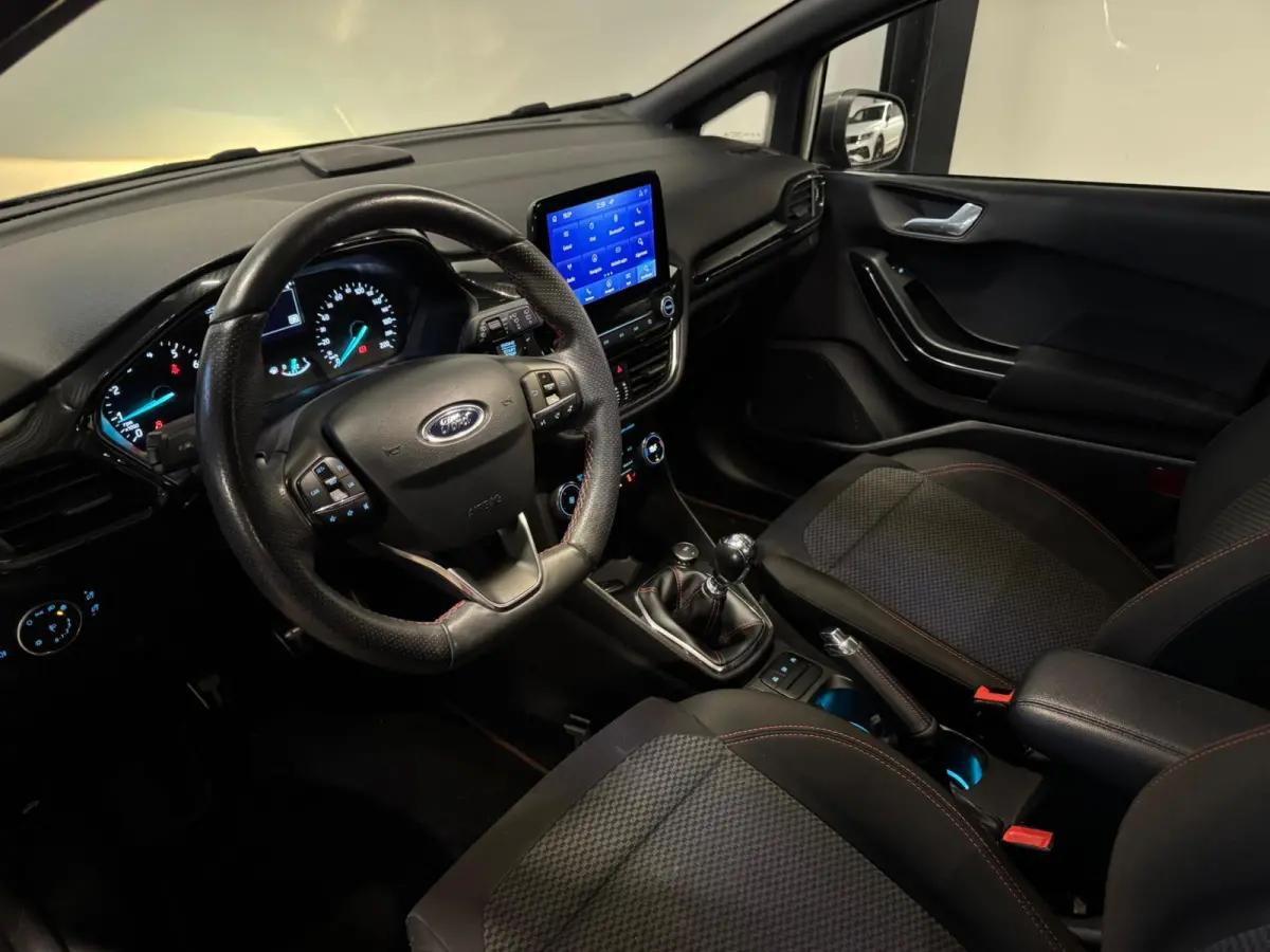 1.0 EcoBoost ST-Line KEYLESS PDC NAVI