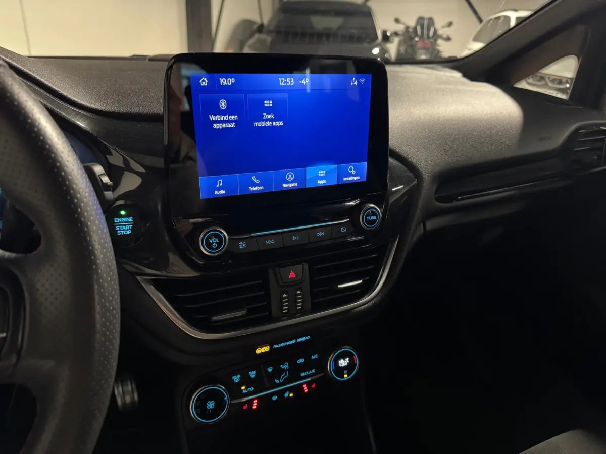 1.0 EcoBoost ST-Line KEYLESS PDC NAVI