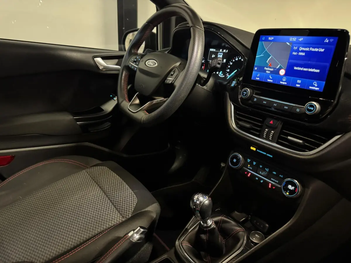 1.0 EcoBoost ST-Line KEYLESS PDC NAVI
