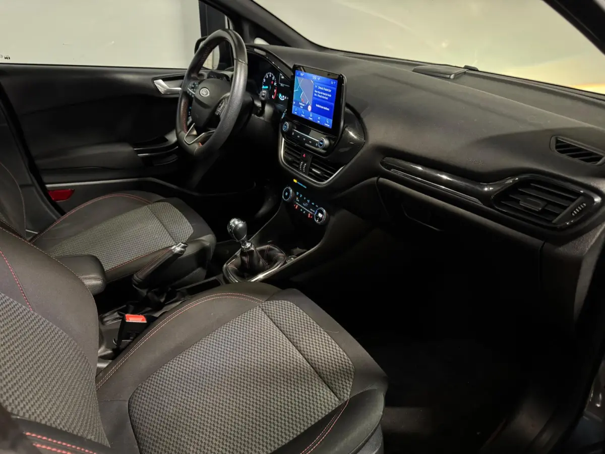 1.0 EcoBoost ST-Line KEYLESS PDC NAVI
