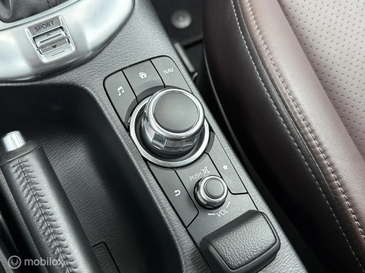 2.0 SkyActiv-G 120 GT-Luxury Leer Navi Camera HUD Cruise LED