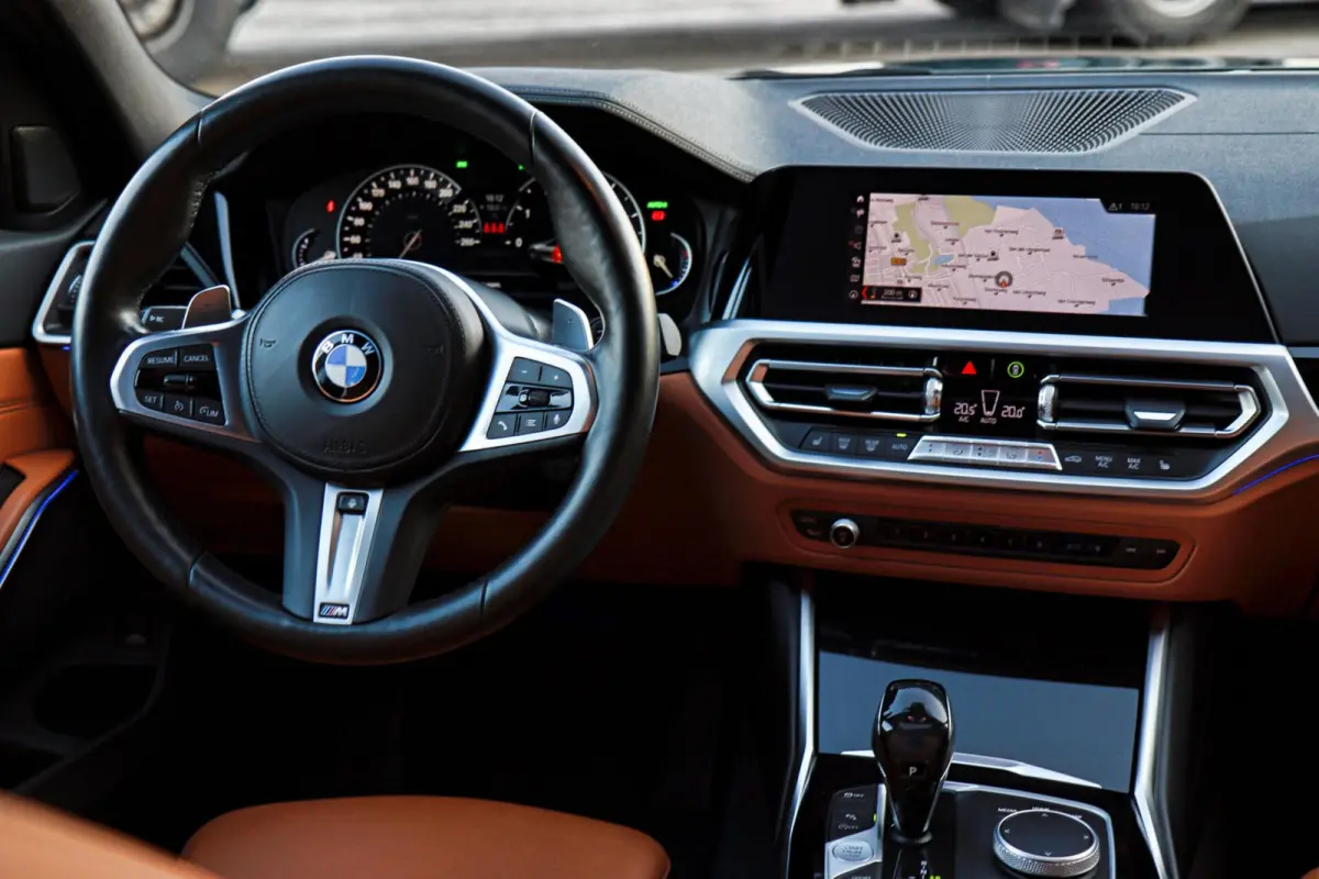 330i Sport Line /LASER-LED/PANODAK/HUD/MEMORY/STOEL+STUURVERW./KEYLESS/TREKHAAK!
