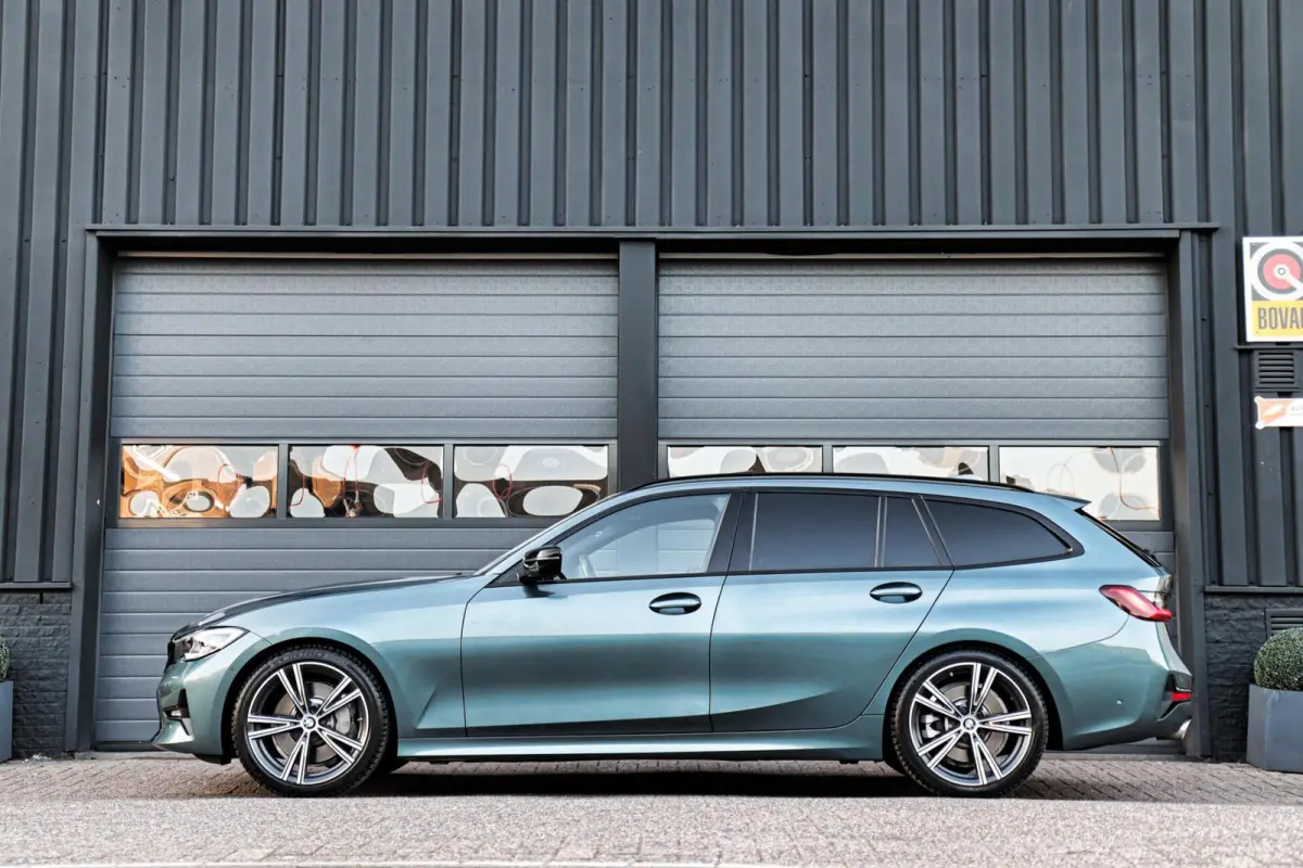 330i Sport Line /LASER-LED/PANODAK/HUD/MEMORY/STOEL+STUURVERW./KEYLESS/TREKHAAK!