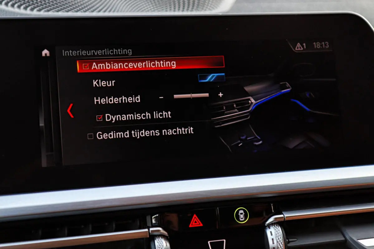 330i Sport Line /LASER-LED/PANODAK/HUD/MEMORY/STOEL+STUURVERW./KEYLESS/TREKHAAK!