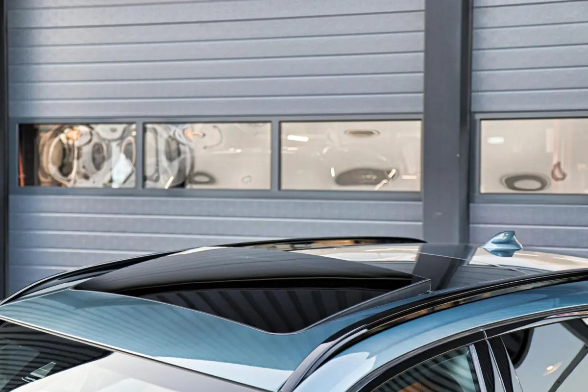 330i Sport Line /LASER-LED/PANODAK/HUD/MEMORY/STOEL+STUURVERW./KEYLESS/TREKHAAK!
