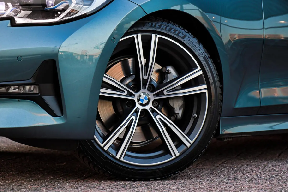 330i Sport Line /LASER-LED/PANODAK/HUD/MEMORY/STOEL+STUURVERW./KEYLESS/TREKHAAK!