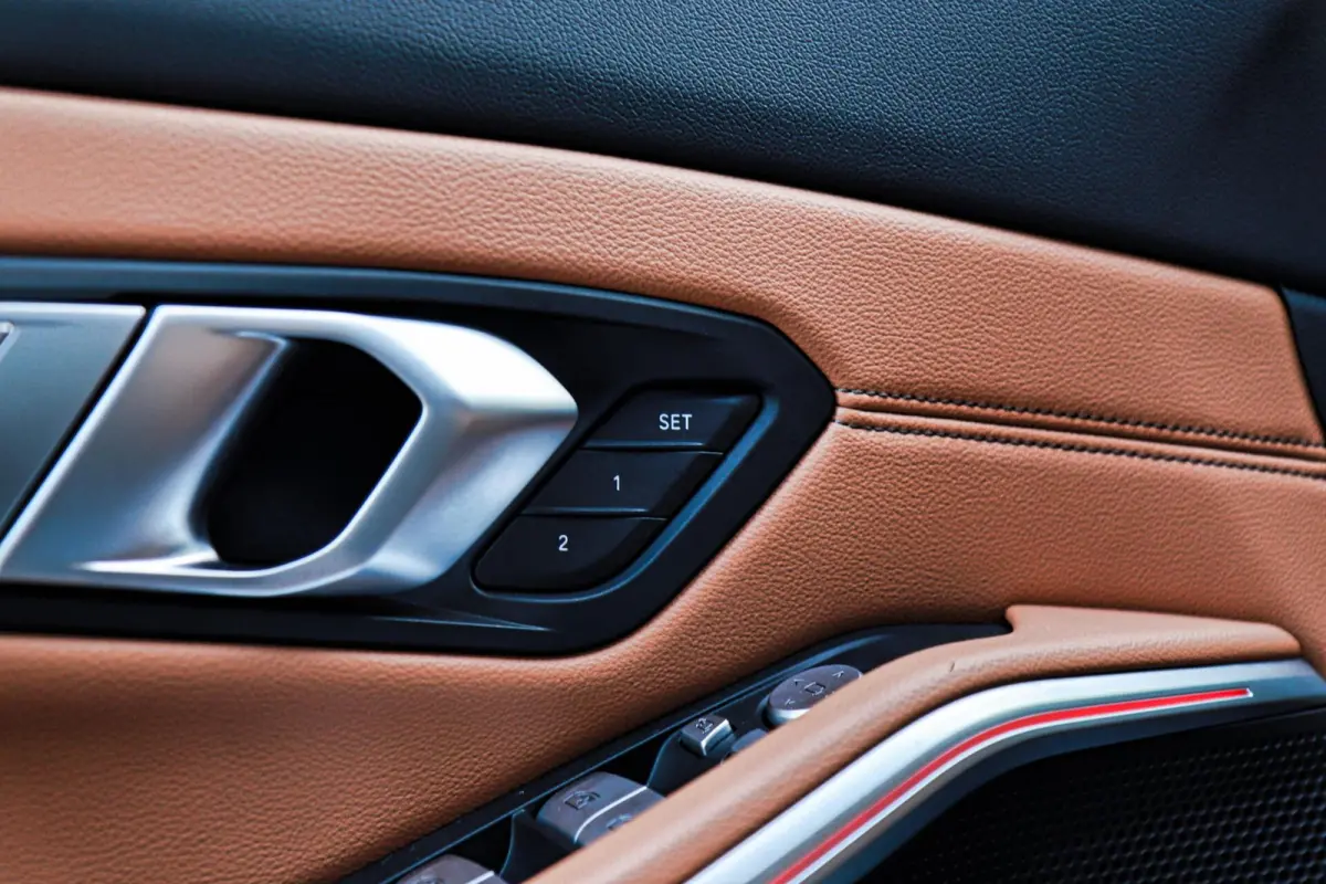 330i Sport Line /LASER-LED/PANODAK/HUD/MEMORY/STOEL+STUURVERW./KEYLESS/TREKHAAK!