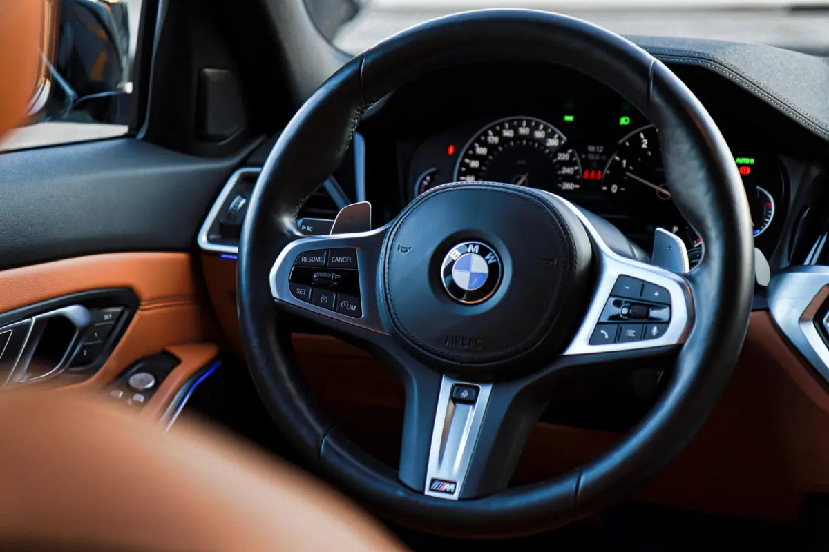 330i Sport Line /LASER-LED/PANODAK/HUD/MEMORY/STOEL+STUURVERW./KEYLESS/TREKHAAK!