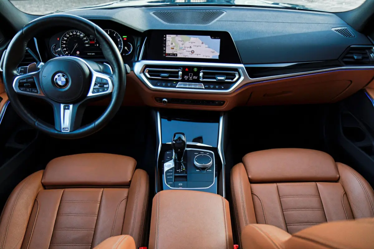 330i Sport Line /LASER-LED/PANODAK/HUD/MEMORY/STOEL+STUURVERW./KEYLESS/TREKHAAK!