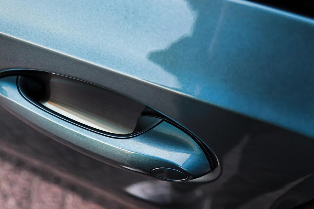 330i Sport Line /LASER-LED/PANODAK/HUD/MEMORY/STOEL+STUURVERW./KEYLESS/TREKHAAK!