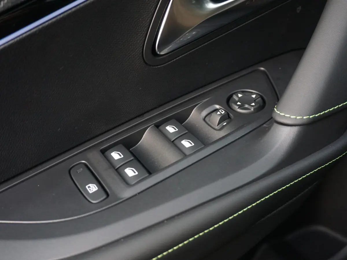 1.2 Hybrid 145 GT | Tot 8 jaar garantie | Panoramadak