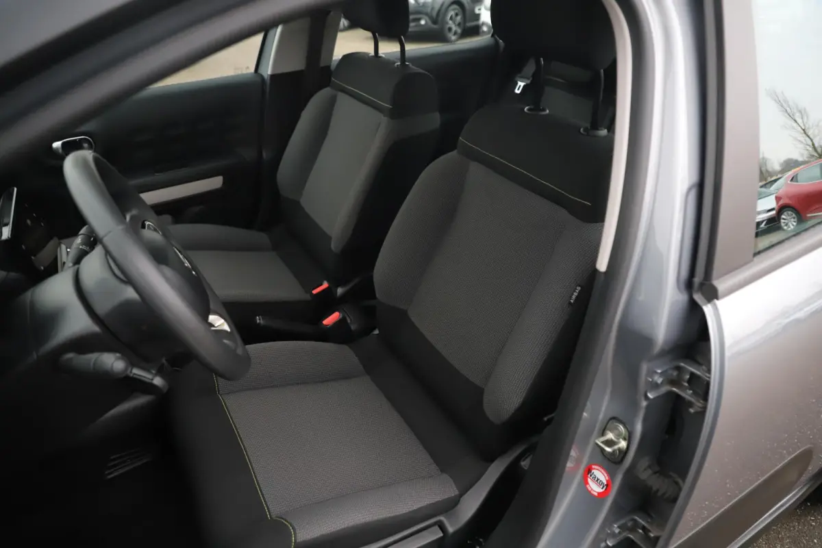 1.2 PureTech Feel Navigatie Carplay Android Climate Cruise Control Rijstrooksensor Parkeersensor All-season banden!