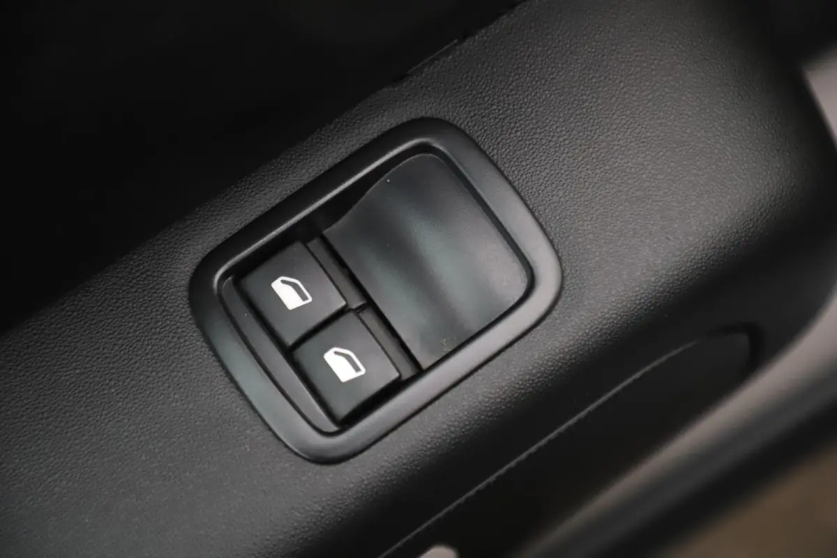 1.2 PureTech Feel Navigatie Carplay Android Climate Cruise Control Rijstrooksensor Parkeersensor All-season banden!